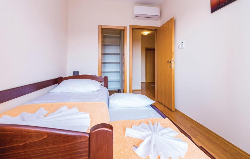 Port Adria Apartments Kamenari Exteriör bild